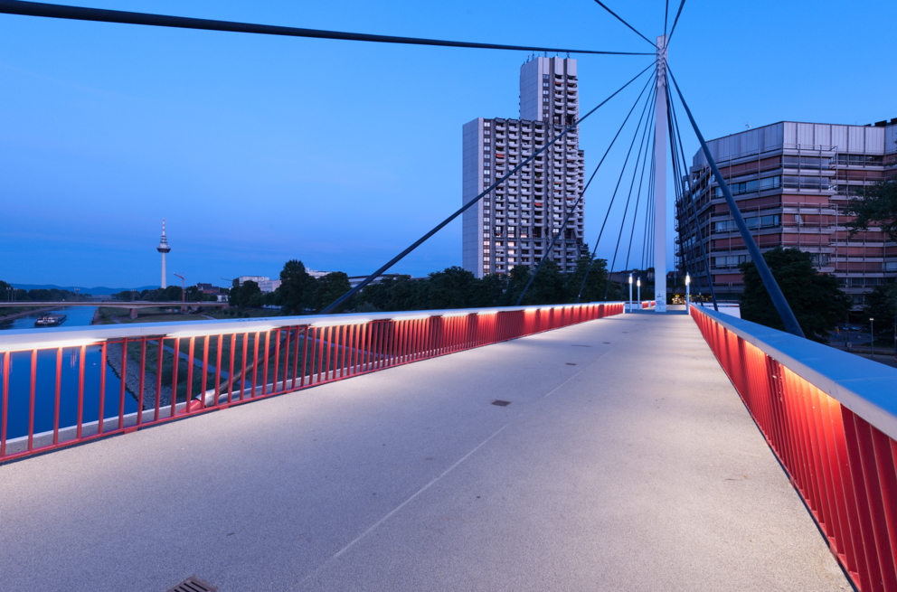 Lightronics Tritego armaturen op brug in Mannheim Duitsland Lightronics Tritego armaturen op brug in Mannheim Duitsland