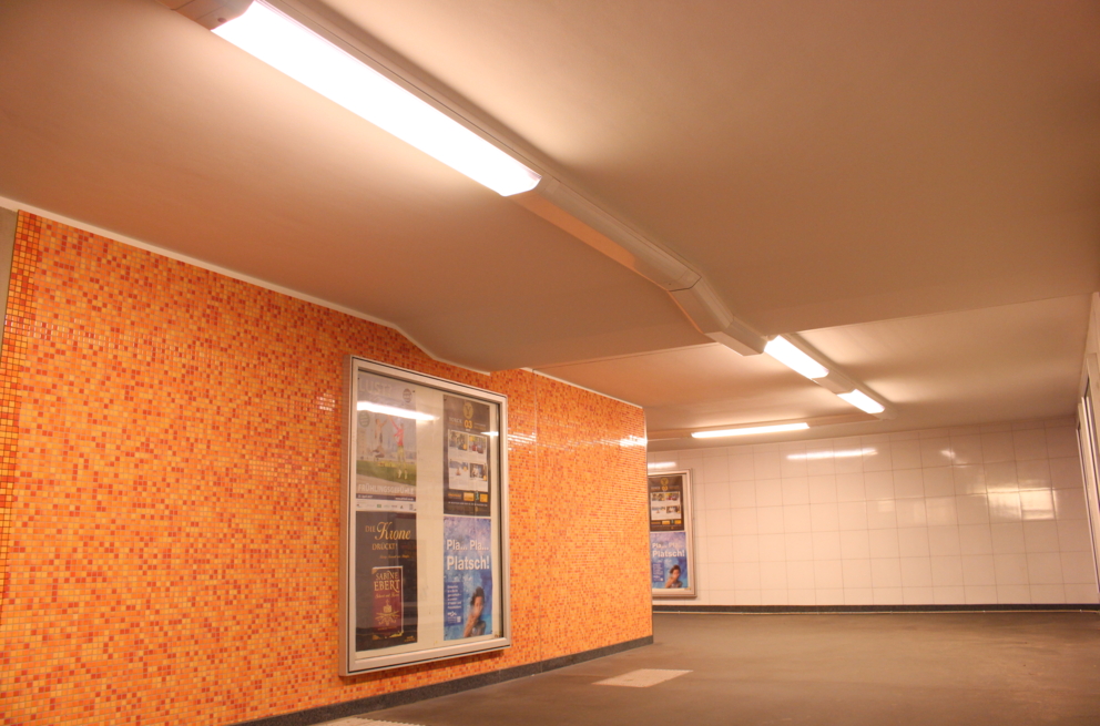 Lightronics armatuur op een metrostation Lightronics armatuur op een metrostation