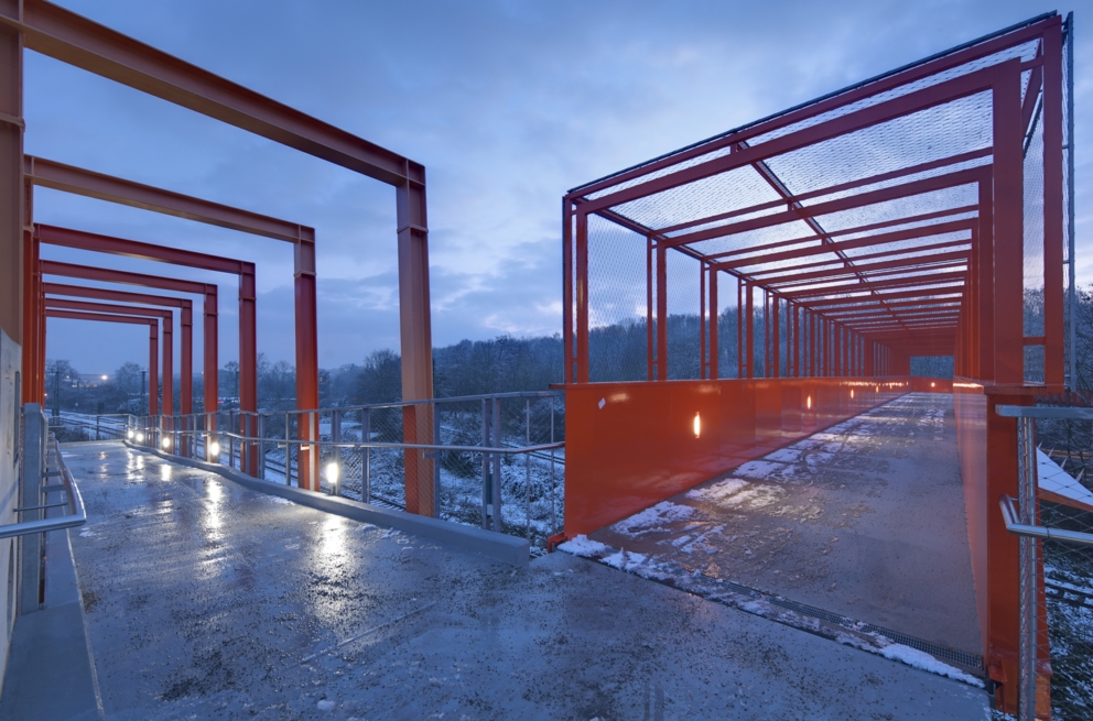 Lightronics SATEGO armaturen op de voetgangers- en fietsbrug Belvedere Brug in Keulen Lightronics SATEGO armaturen op de voetgangers- en fietsbrug Belvedere Brug in Keulen