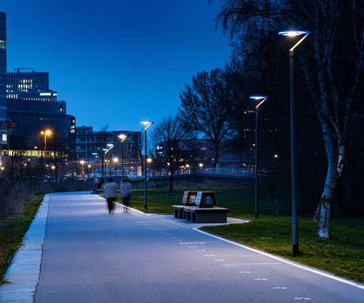Lightronics PRUNUS F armaturen langs weg in het Lumierepark in Almere