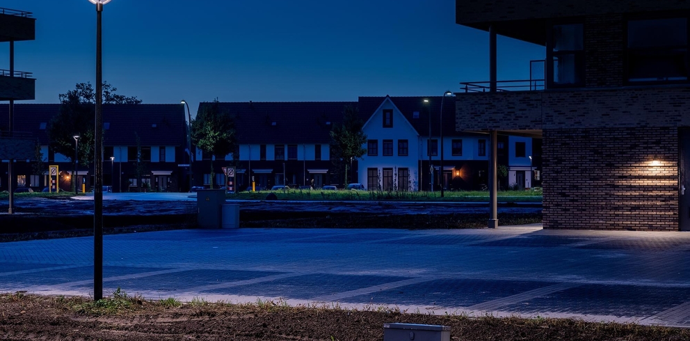 Lightronics armatuur CEDER op een parkeerplaats