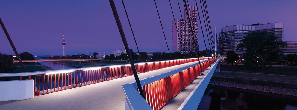 Lightronics TRITEGO armatuur op een brug Lightronics TRITEGO armatuur op een brug