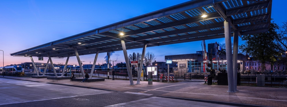 Lightronics PRUNUS D armatuur op een busstation Lightronics PRUNUS D armatuur op een busstation