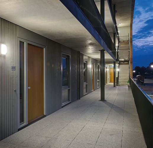Lightronics TPS armatuur in de galerij van een appartementencomplex Lightronics TPS armatuur in de galerij van een appartementencomplex