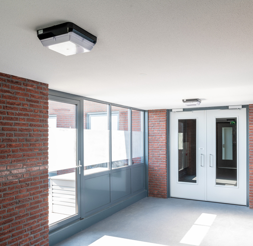 Lightronics TPB armaturen in de hal van een appartementencomplex in Bergambacht Lightronics TPB armaturen in de hal van een appartementencomplex in Bergambacht