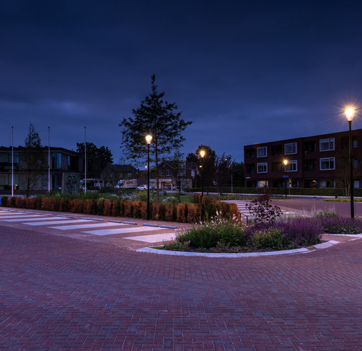 Lightronics PRUNUS A1 en BRISA armaturen op een parkeerplaats in Oldebroek