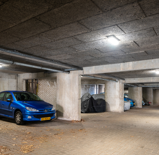 Lightronics PVX en TPS armaturen in de parkeergarage van een appartementencomplex van Waterweg Wonen in Vlaardingen Lightronics PVX en TPS armaturen in de parkeergarage van een appartementencomplex van Waterweg Wonen in Vlaardingen